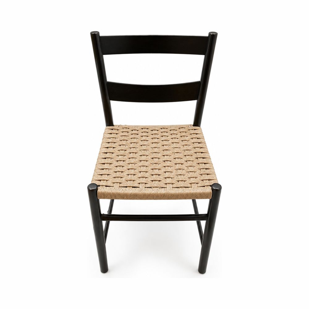 Chaise à barreaux laquée noir, assise tissée en corde de papier naturelle.